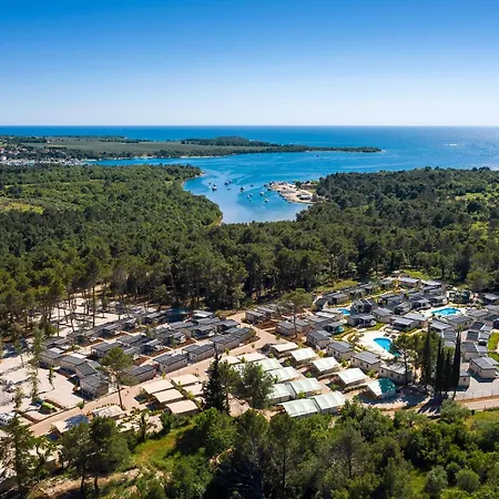 Camping 3 Bedroom Stunning Stacaravan In Vabriga Poreč