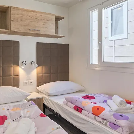 3 Bedroom Stunning Stacaravan In Vabriga Parque de Campismo 5*