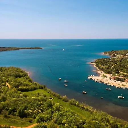 Parque de Campismo 3 Bedroom Stunning Stacaravan In Vabriga Poreč