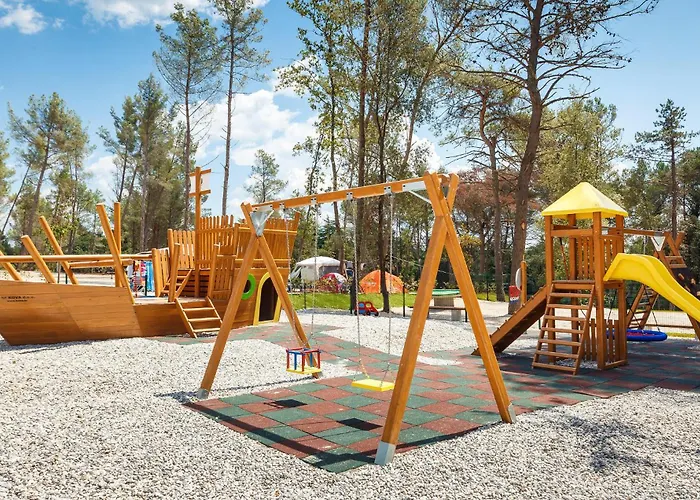 Campsite 3 Bedroom Beautiful Stacaravan In Vabriga 5*