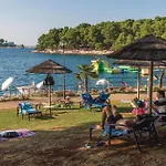 3 Bedroom Lovely Stacaravan In Vabriga Camping Poreč