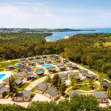Camping 3 Bedroom Lovely Stacaravan In Vabriga 5*