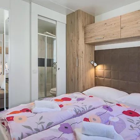 3 Bedroom Beautiful Stacaravan In Vabriga 5* Пореч