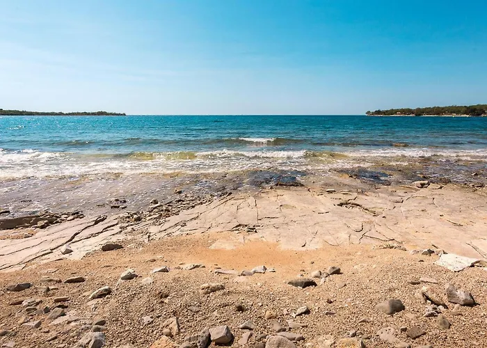 Кемпинг 3 Bedroom Beautiful Stacaravan In Vabriga