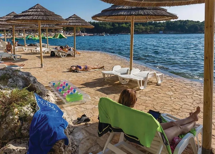 Кемпінг 3 Bedroom Beautiful Stacaravan In Vabriga