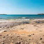 Campsite 3 Bedroom Beautiful Stacaravan In Vabriga