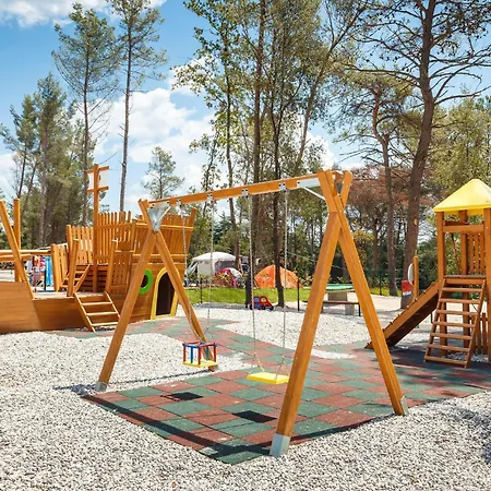 Campsite 3 Bedroom Stunning Stacaravan In Vabriga 5*