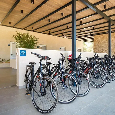 Campsite 3 Bedroom Stunning Stacaravan In Vabriga