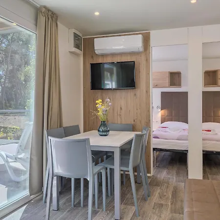 Campsite 3 Bedroom Stunning Stacaravan In Vabriga Porec