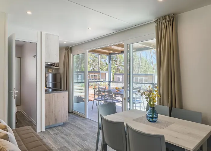 Kemp 3 Bedroom Beautiful Stacaravan In Vabriga Poreč